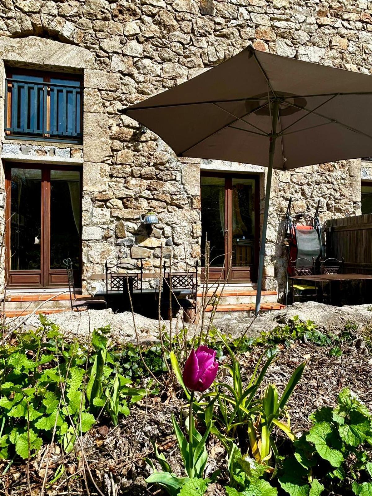 Rives De Bourges Apartment Burzet Екстериор снимка