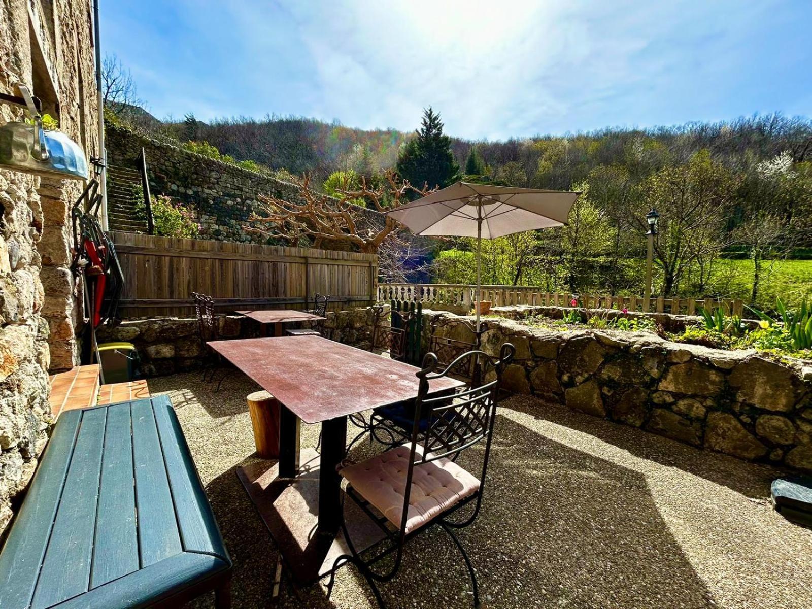 Rives De Bourges Apartment Burzet Екстериор снимка