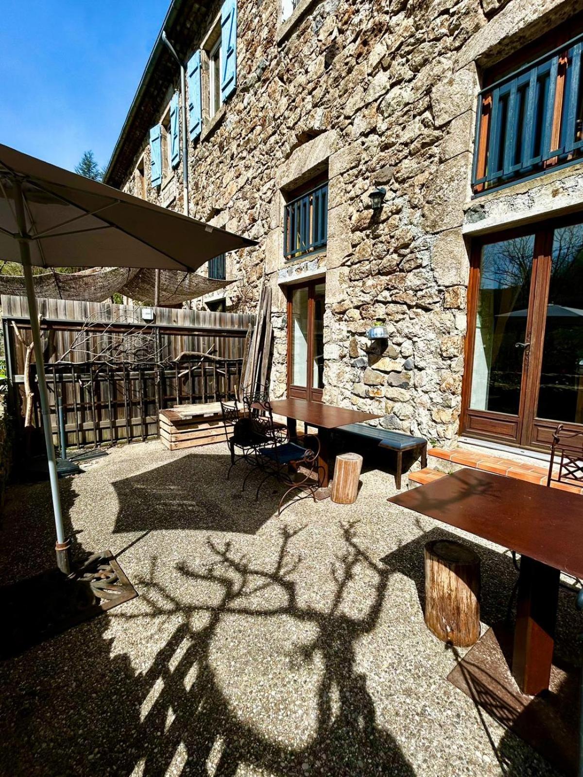 Rives De Bourges Apartment Burzet Екстериор снимка