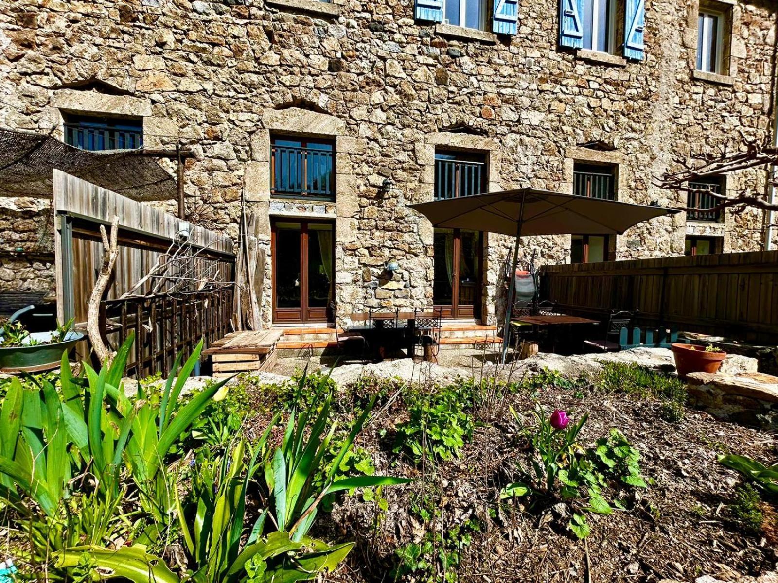 Rives De Bourges Apartment Burzet Екстериор снимка