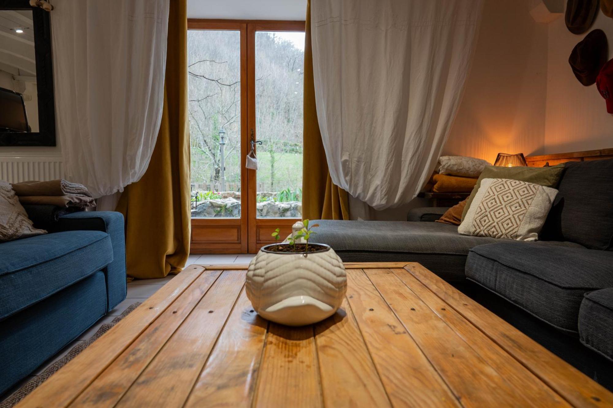 Rives De Bourges Apartment Burzet Екстериор снимка