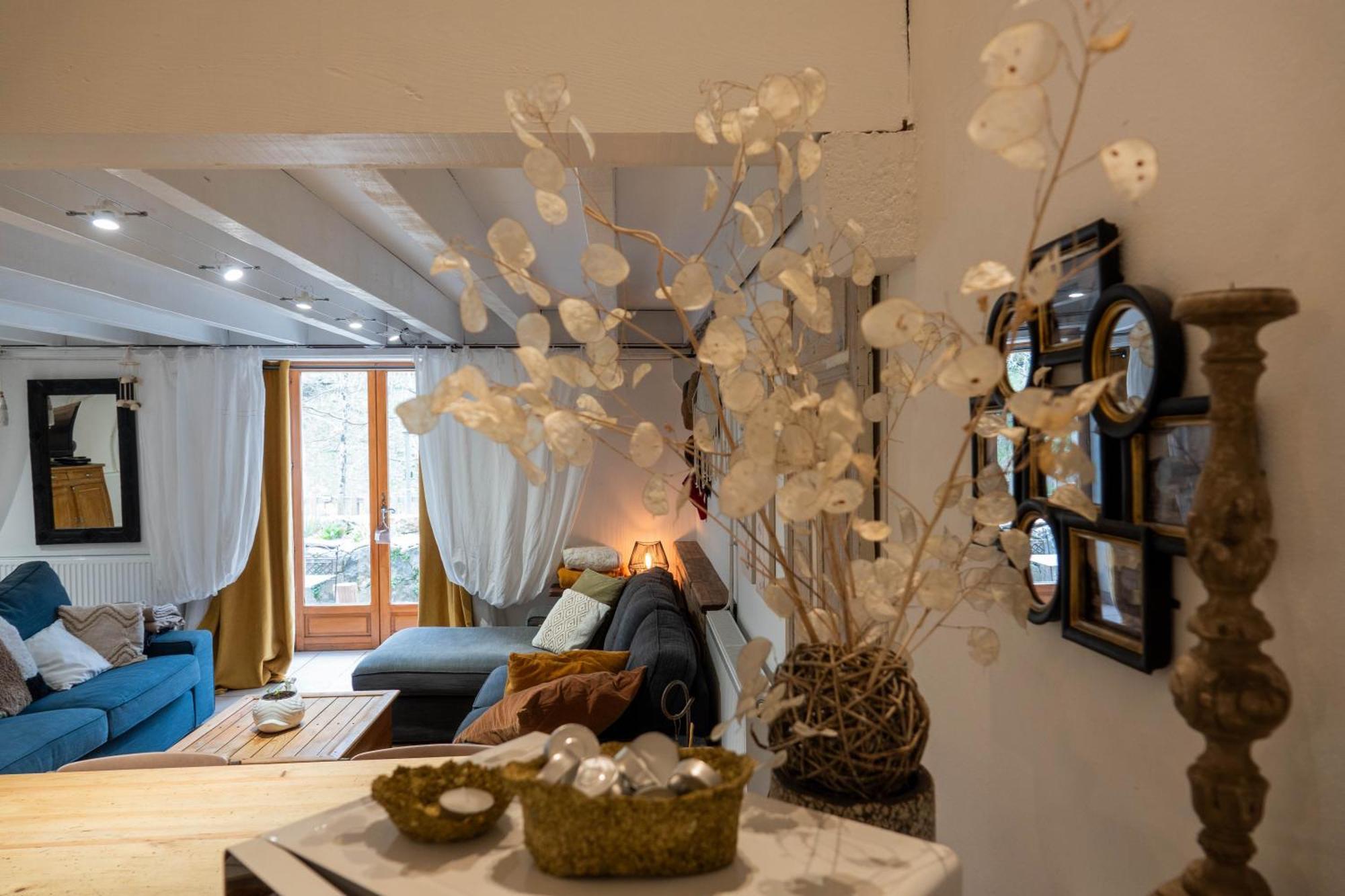 Rives De Bourges Apartment Burzet Екстериор снимка