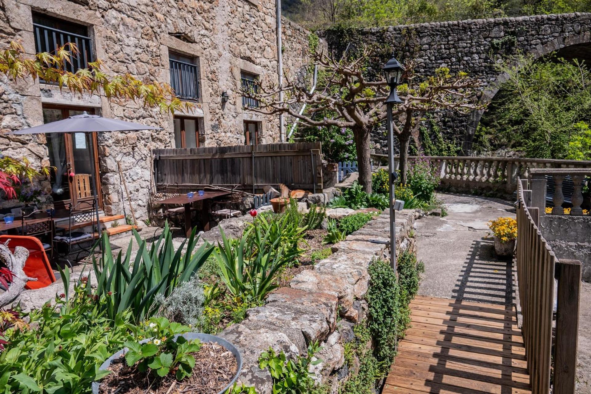 Rives De Bourges Apartment Burzet Екстериор снимка