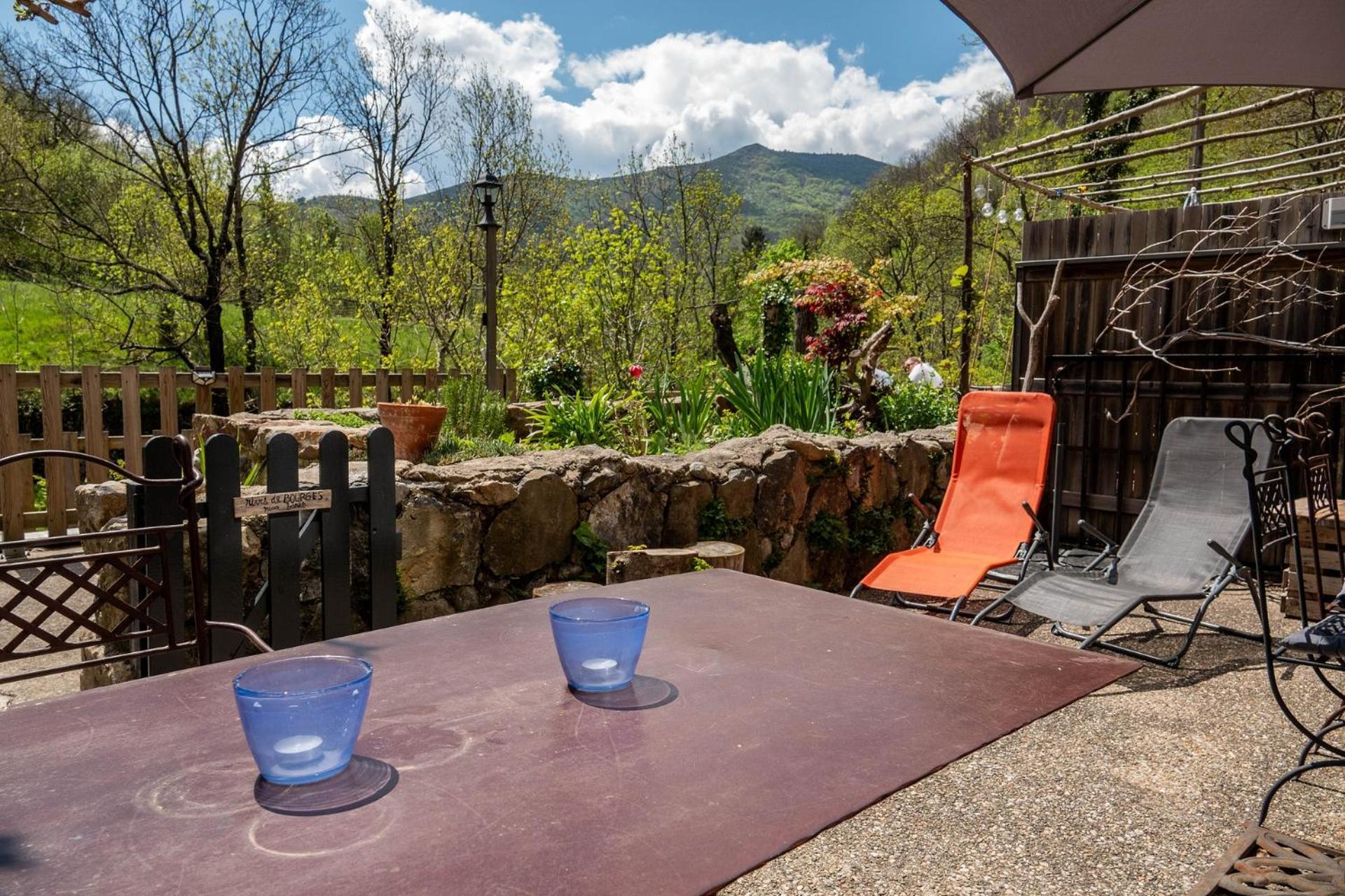 Rives De Bourges Apartment Burzet Екстериор снимка